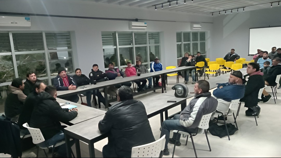 Imagen de la reunión de plomeros y sanitaristas en el Parque Tecnológico